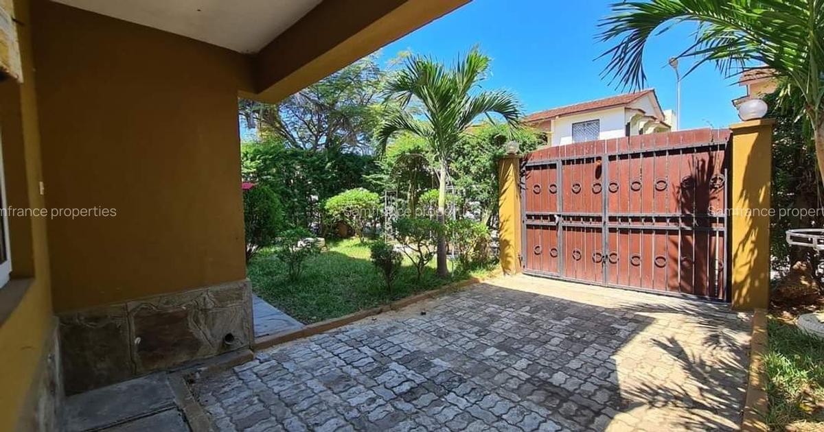 4 Bed Townhouse with En Suite at Nyali Road - 3