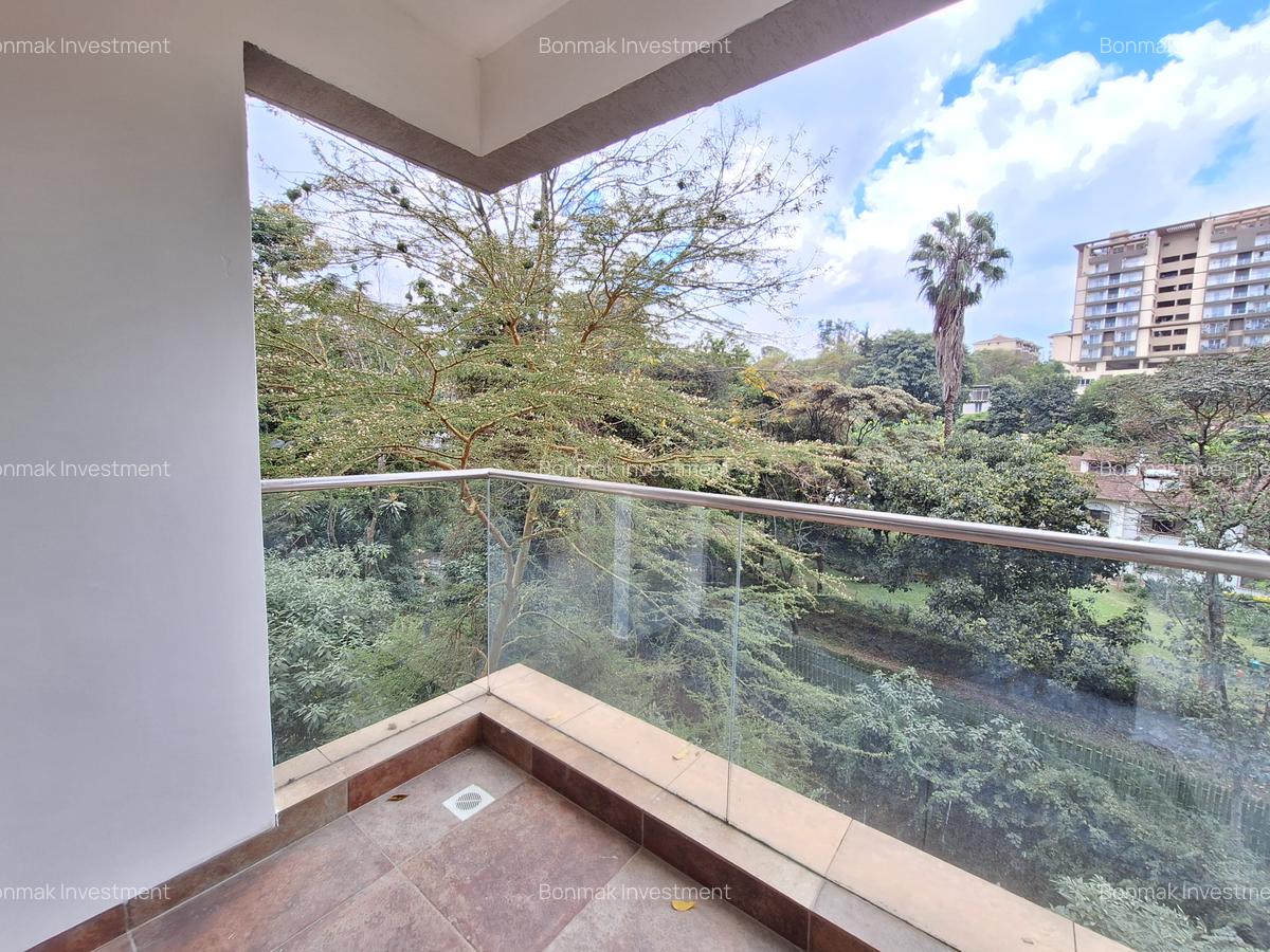 4 Bed Apartment with En Suite at Riverside Drive - 11