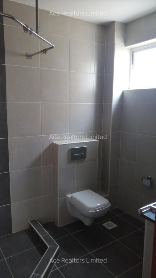 3 Bed Apartment with En Suite at City Park - 10