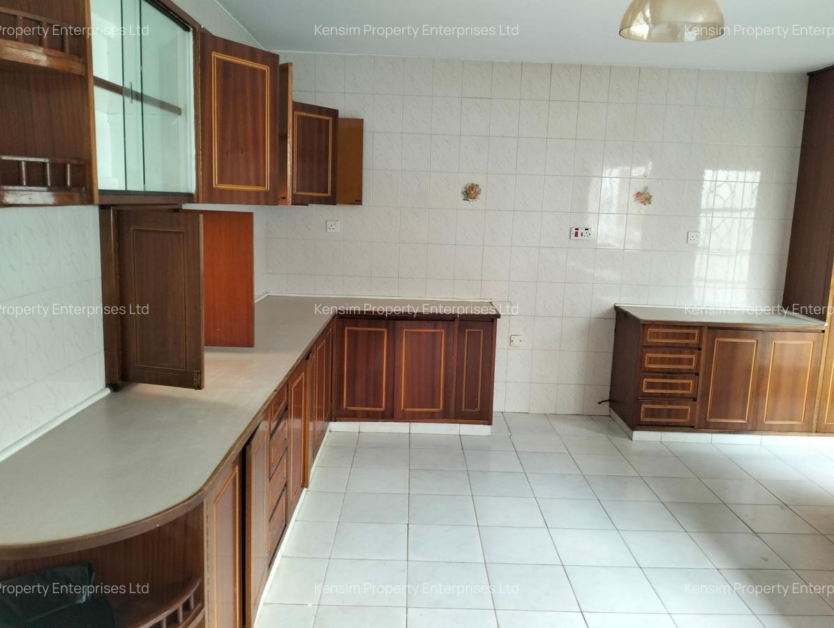 4 Bed Townhouse with En Suite in Lavington - 6
