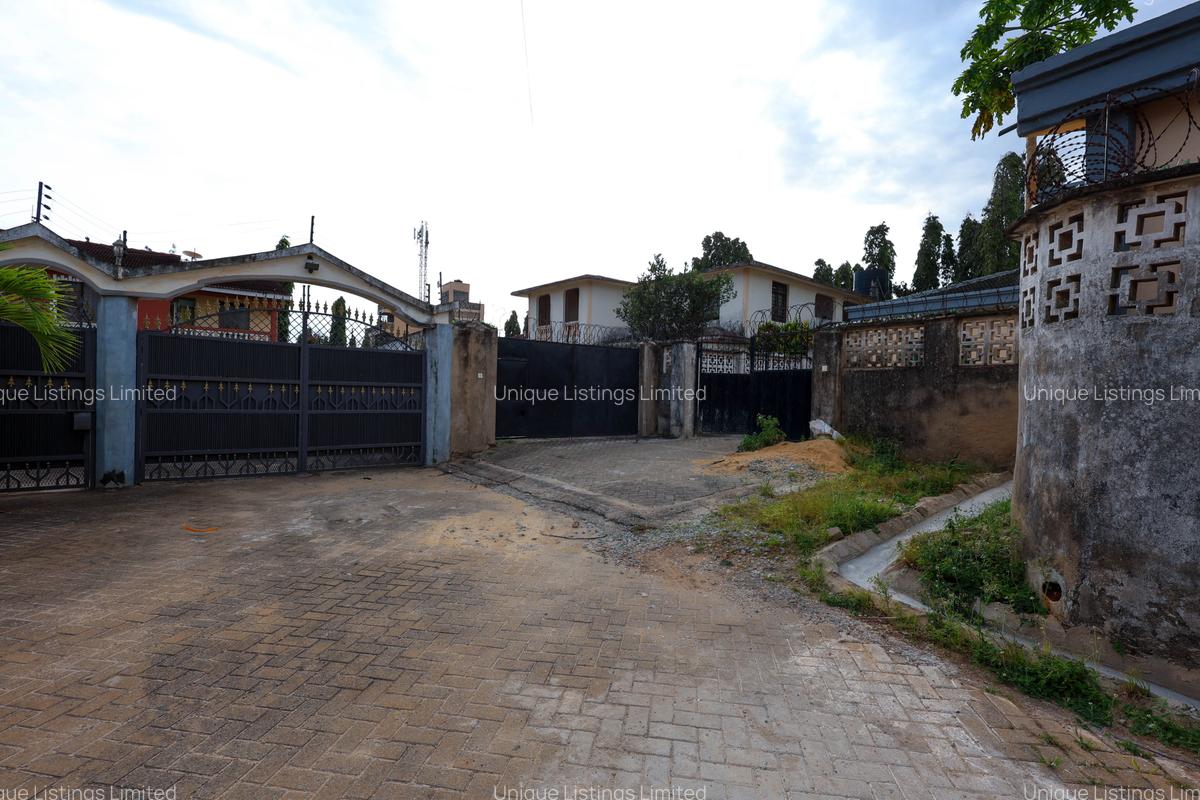 4 Bed House with Staff Quarters in Nyali Area - 18