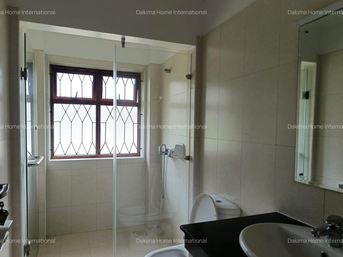 5 Bed Townhouse with En Suite in Runda - 9