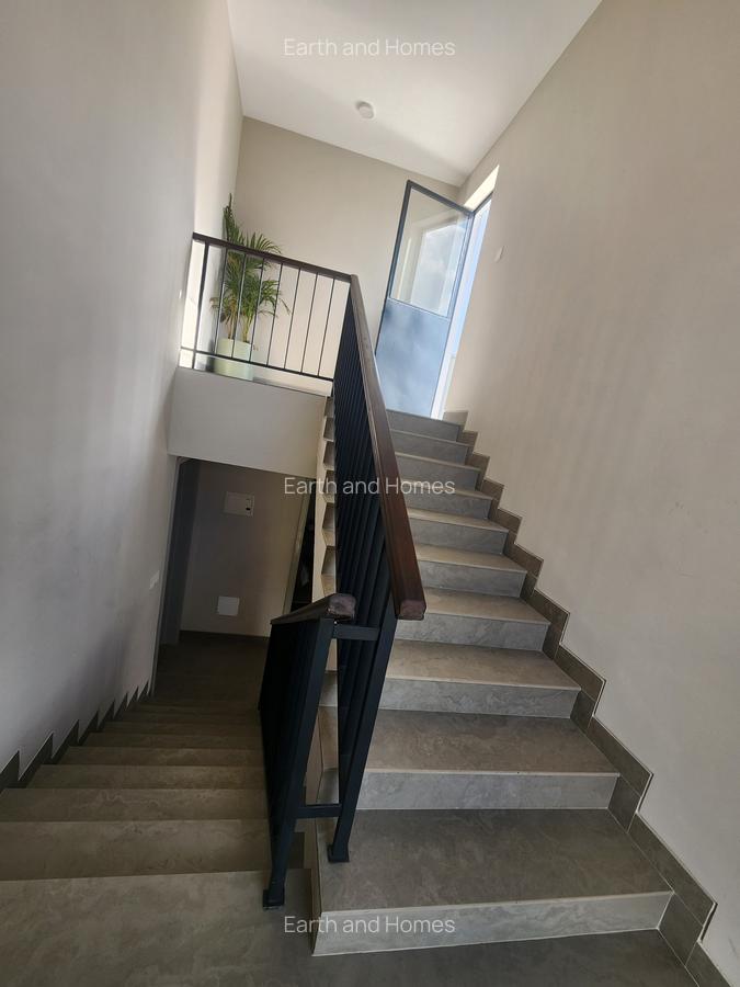 4 Bed Townhouse with En Suite at Langata Link Road - 4