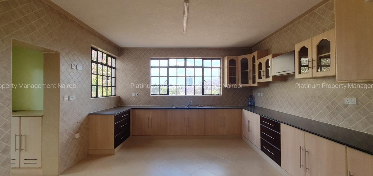 4 Bed Apartment with En Suite at 2Nd Parklands Avenue - 4