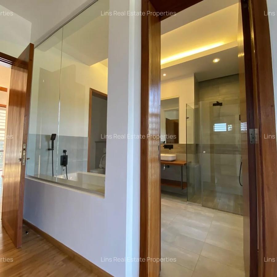 3 Bed House with En Suite in Rosslyn - 9
