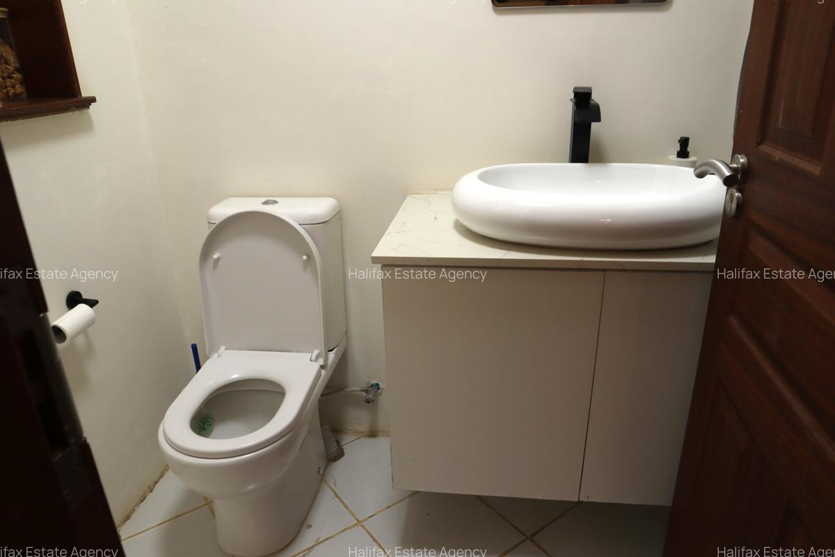 5 Bed Villa with En Suite in Westlands Area - 7