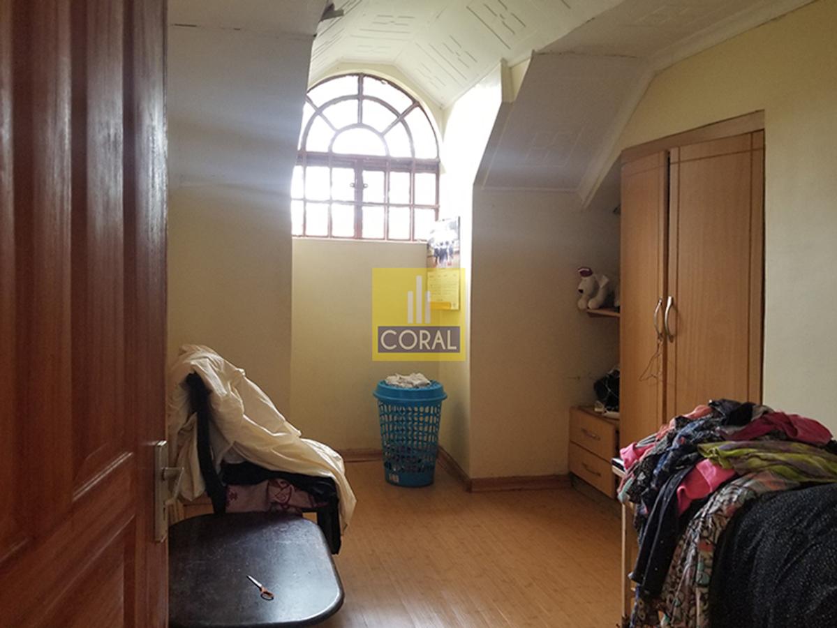 4 Bed House with Garden in Banana - 15