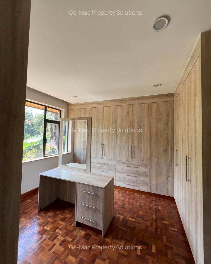 5 Bed House with En Suite in Lavington - 12