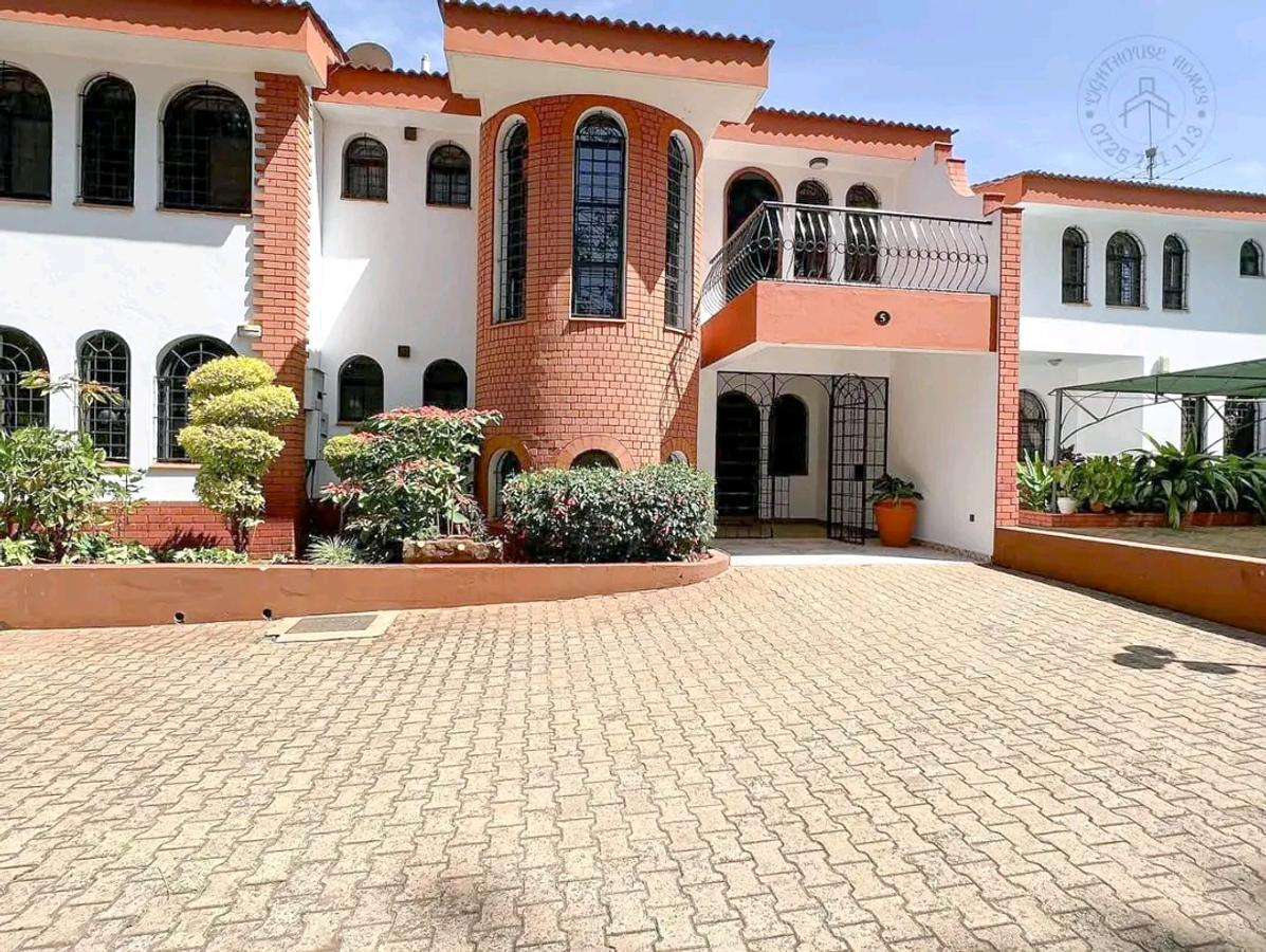 5 Bed Townhouse with En Suite at Lavington Green - 2