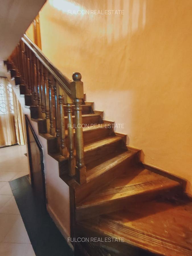 6 Bed Villa with En Suite in Lavington - 3