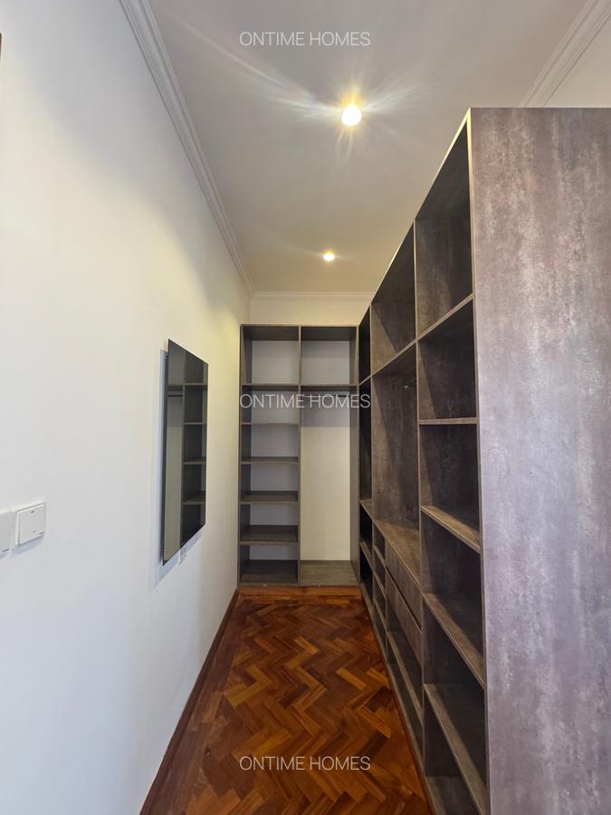 5 Bed Townhouse with En Suite at Lavington - 11