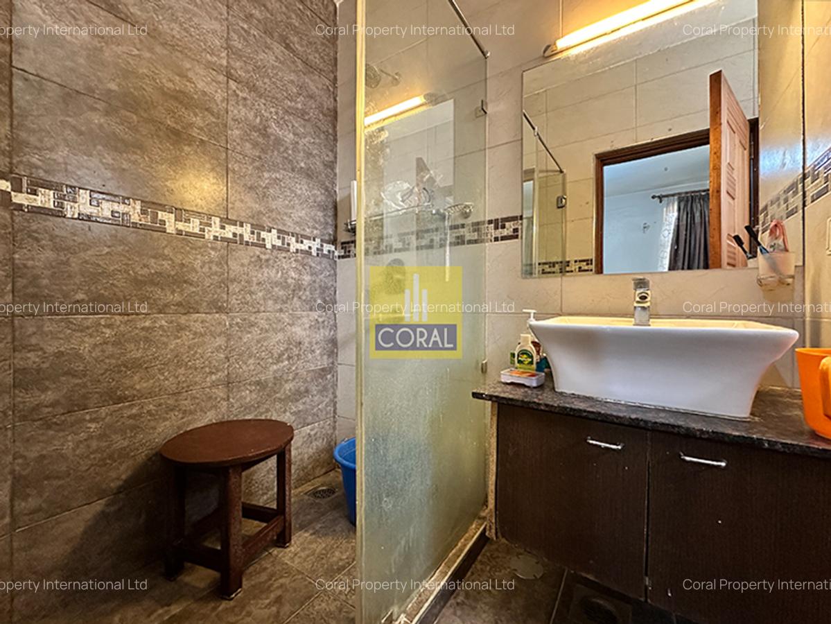 4 Bed Apartment in Parklands - 15