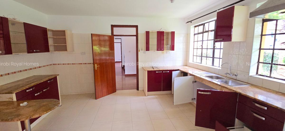 4 Bed Townhouse with En Suite at Lavington Green - 11
