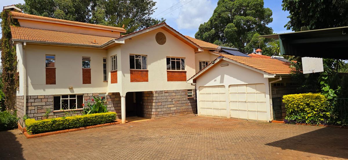 5 Bed House with En Suite at Mimosa Drive - 4