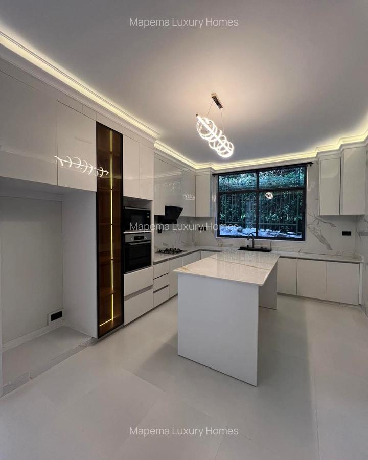 6 Bed House with En Suite at Marula Road - 3