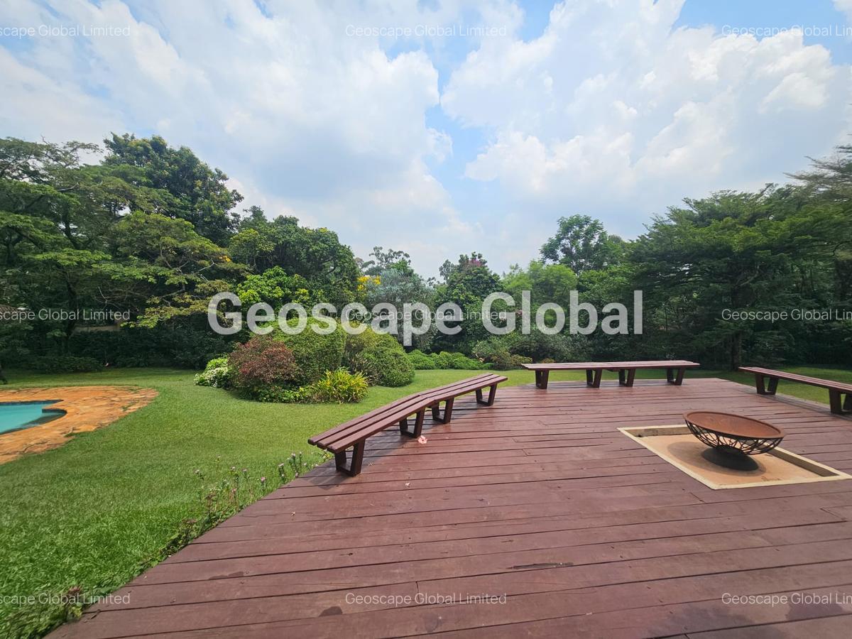 5 Bed House with En Suite in Ridgeways - 10