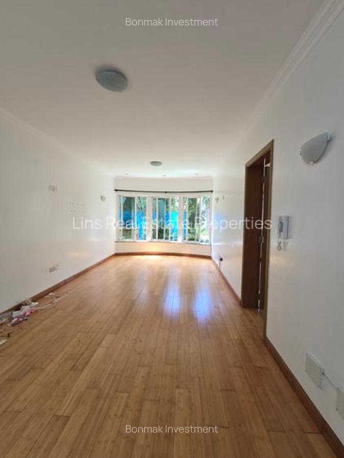 4 Bed Townhouse with En Suite at Riverside Drive. - 11