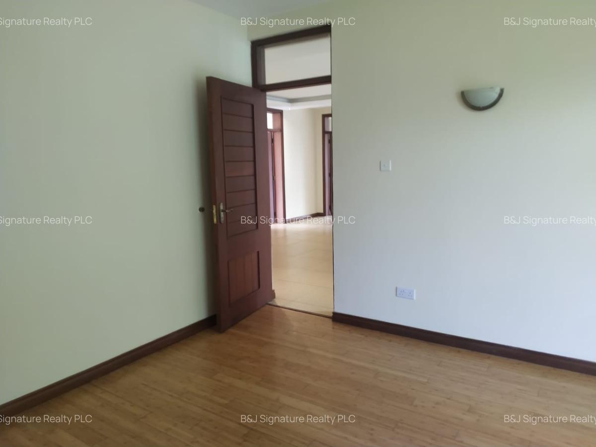 3 Bed Apartment with En Suite in Riverside - 8