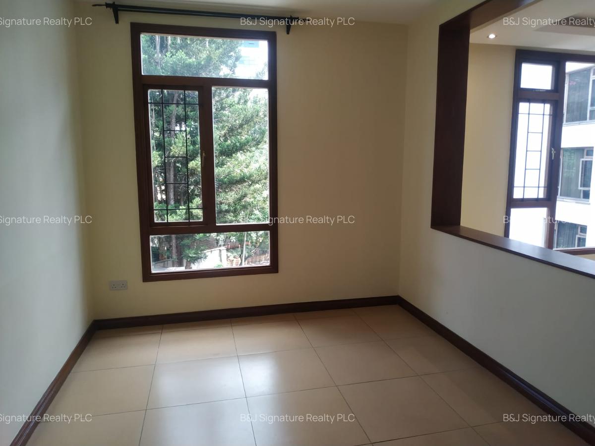 3 Bed Apartment with En Suite in Riverside - 6