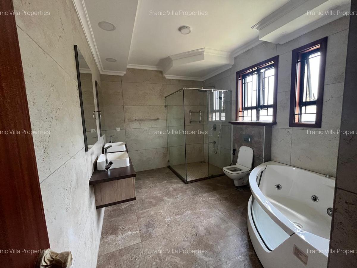 6 Bed Townhouse with En Suite in Lavington - 12