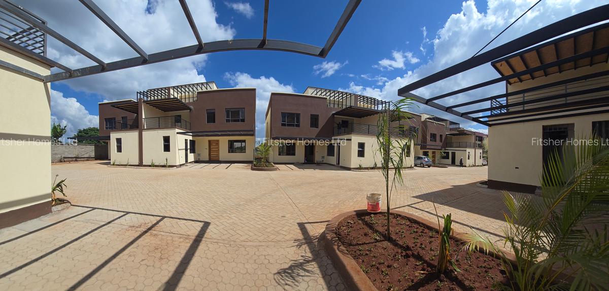 4 Bed House with En Suite in Redhill - 2