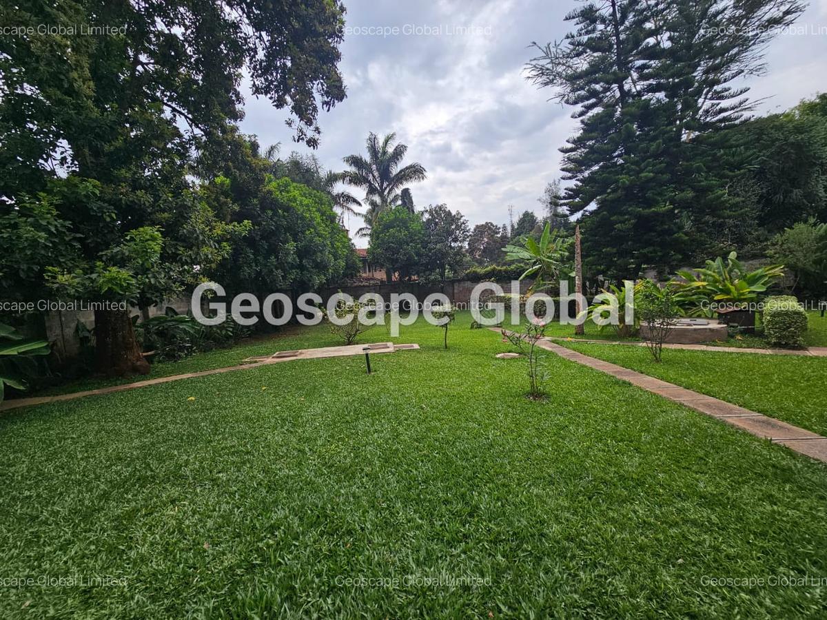 5 Bed House with En Suite in Runda - 13