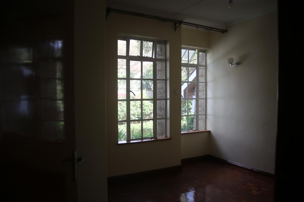 4 Bed Townhouse with En Suite in Lavington - 10