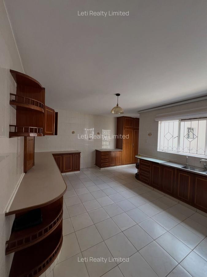 4 Bed Townhouse with En Suite in Lavington - 5