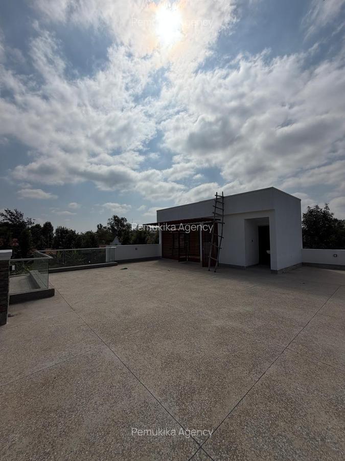 4 Bed House with Swimming Pool at B - 15