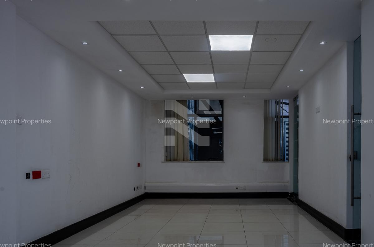 588 ft² Office with Backup Generator in Karen - 3