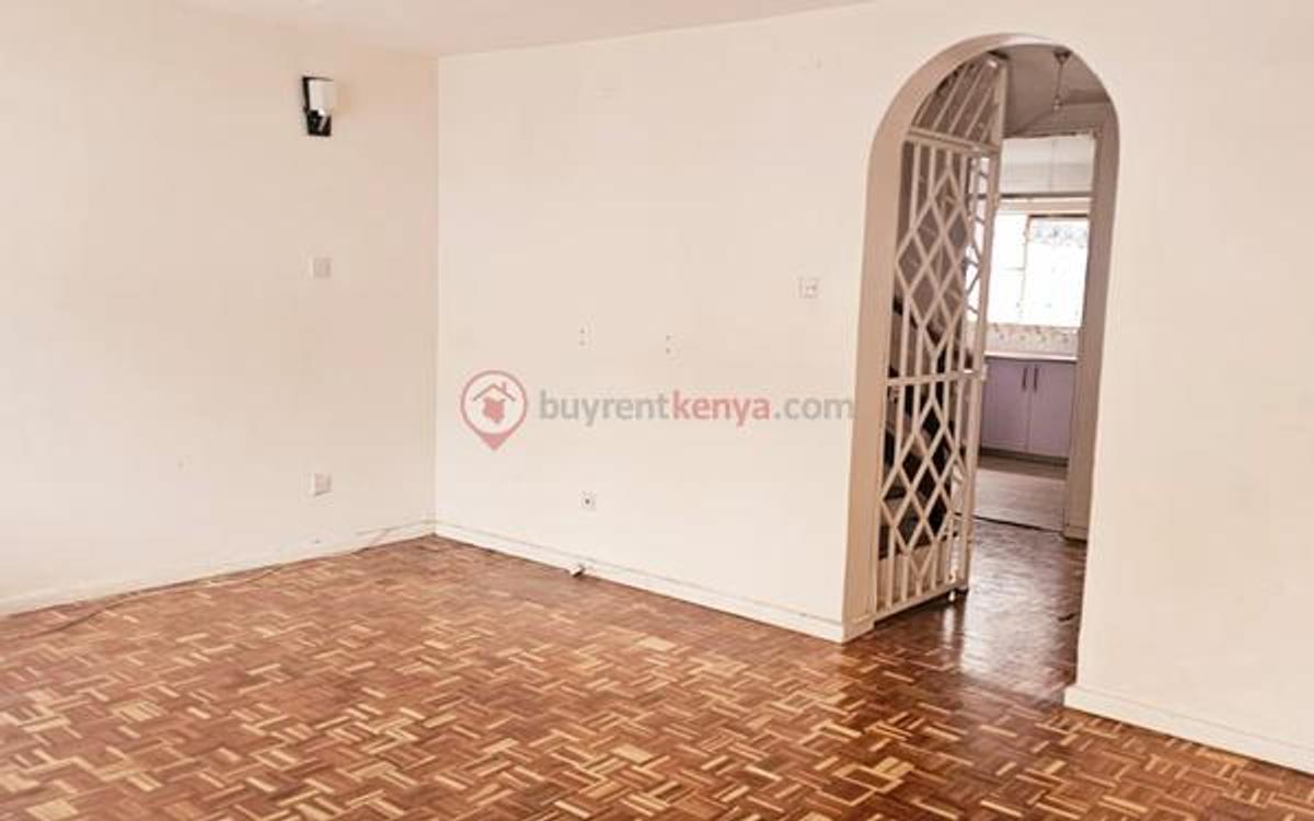 4 Bed Townhouse with En Suite at Lavington - 4