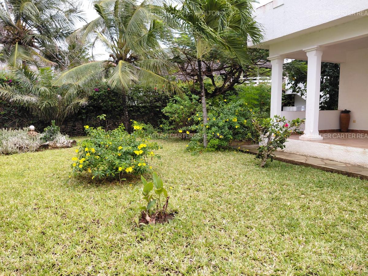 4 Bed House with En Suite in Watamu - 3