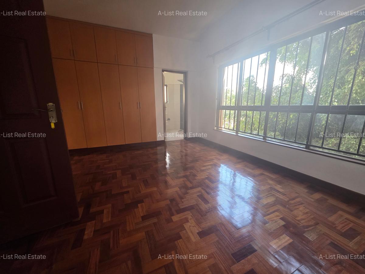 4 Bed Apartment with En Suite at Brookside Drive - 9