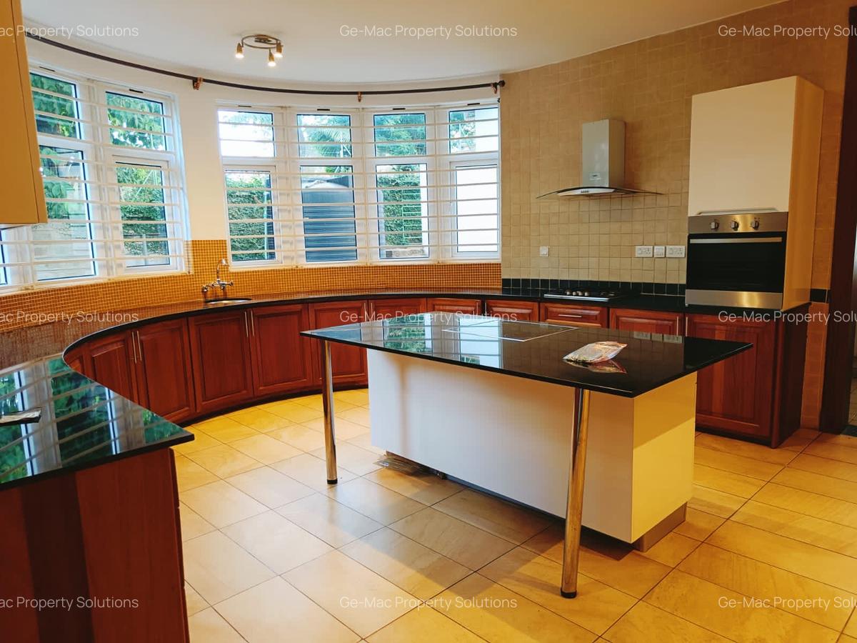 5 Bed House with En Suite in Rosslyn - 20