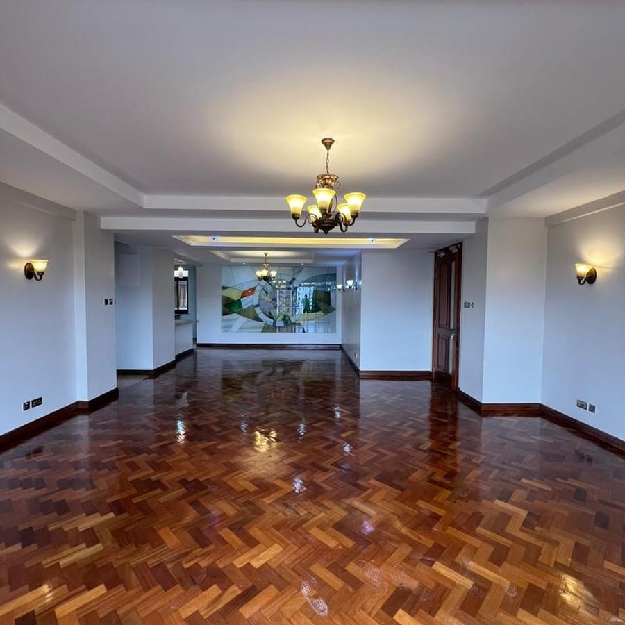 4 Bed Apartment with En Suite at Riverside Drive - 2