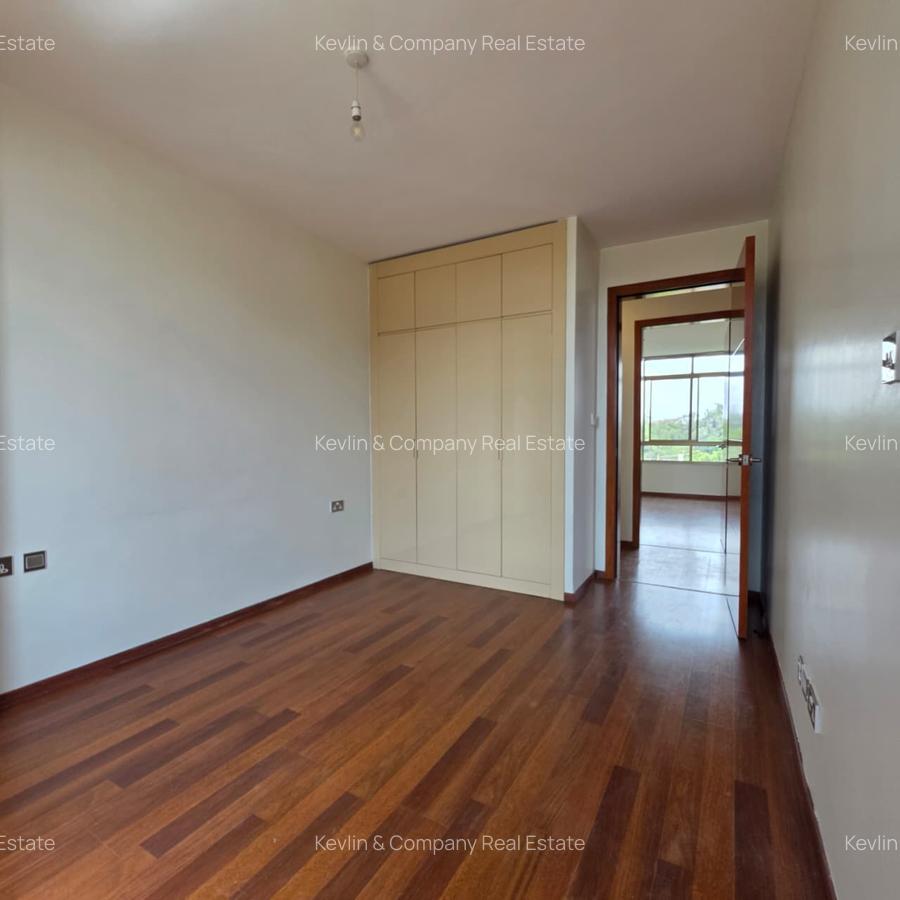 3 Bed Apartment with En Suite in Parklands - 11