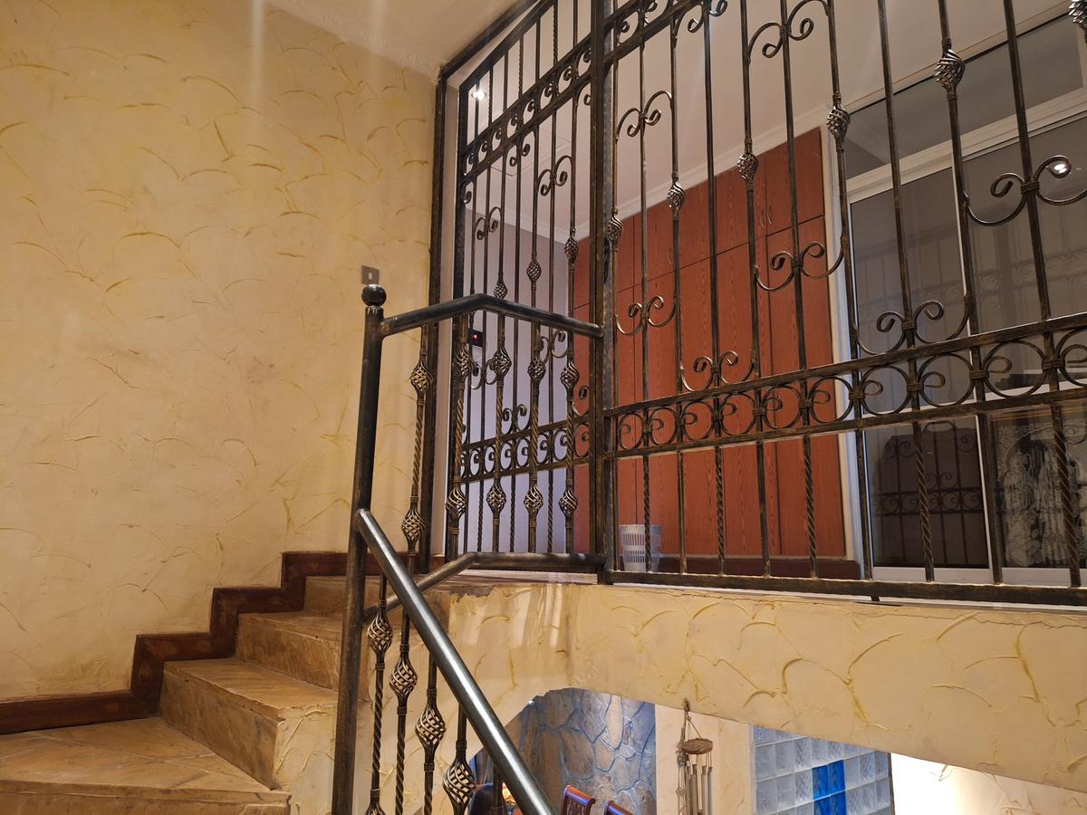 5 Bed Townhouse with En Suite in General Mathenge - 12