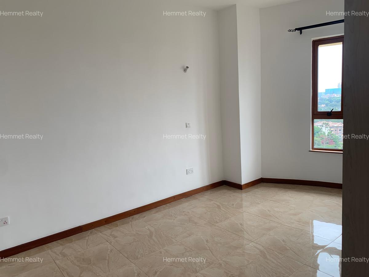 3 Bed Apartment with En Suite in Lavington - 10