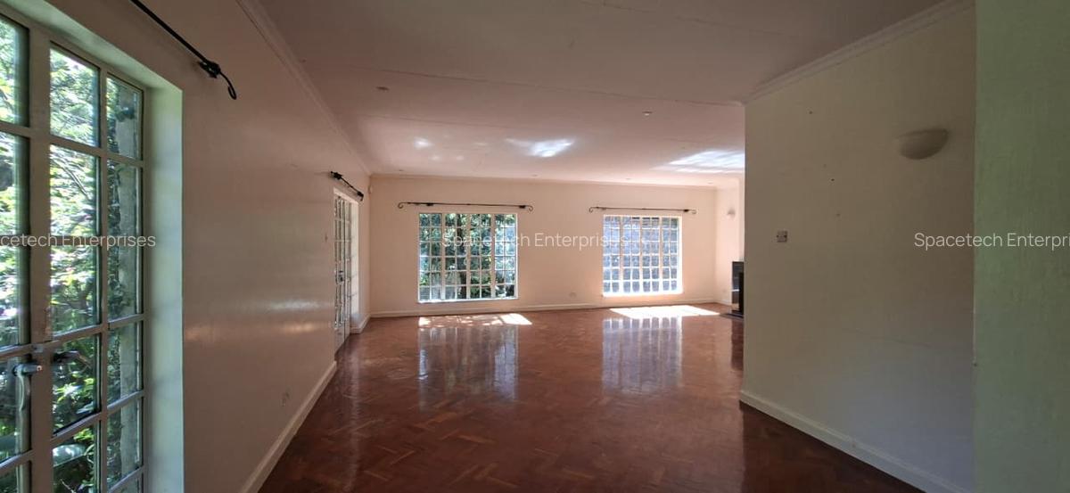 4 Bed House with En Suite in Lavington - 8