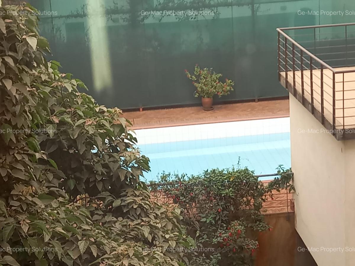 4 Bed Apartment with En Suite in Riverside - 9