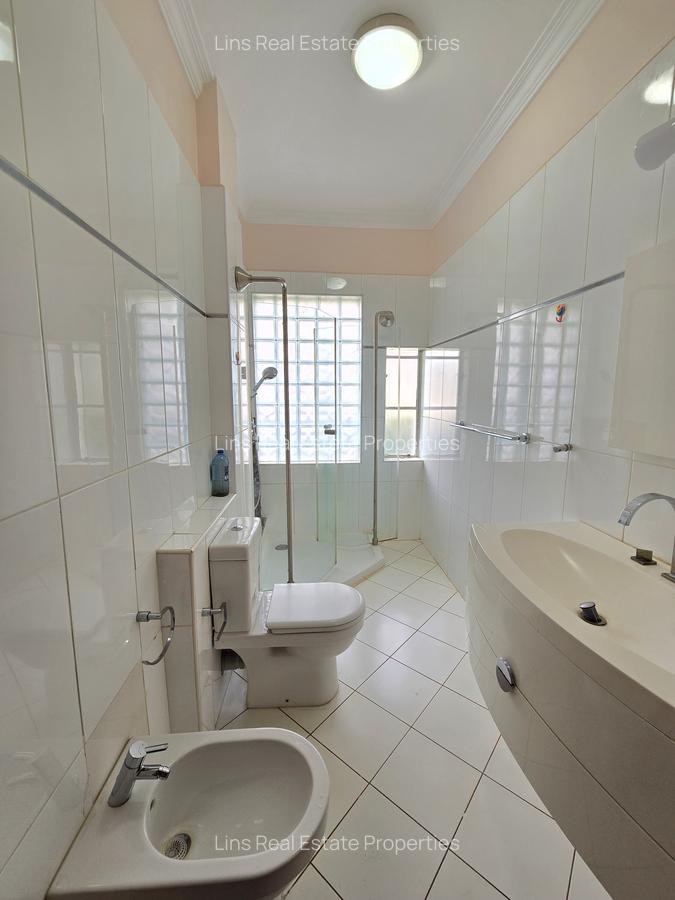 4 Bed House with En Suite in Runda - 9