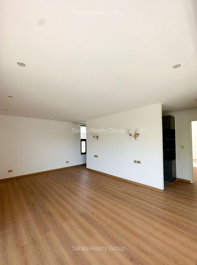 5 Bed Townhouse with En Suite in Lavington - 2