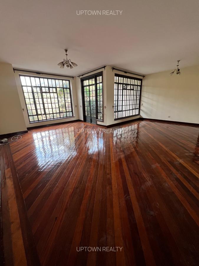 3 Bed Apartment with En Suite at Lavington - 4