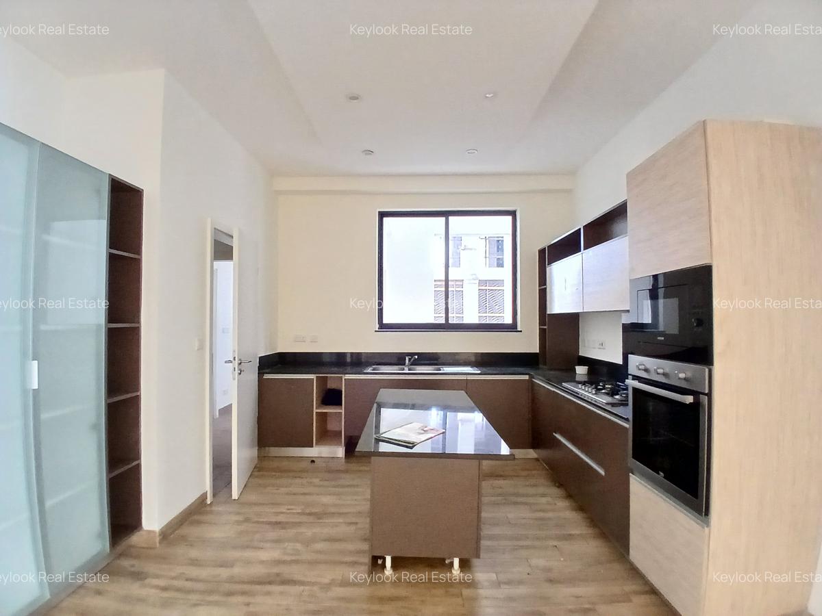 3 Bed Apartment with En Suite at Riverside Drive - 13