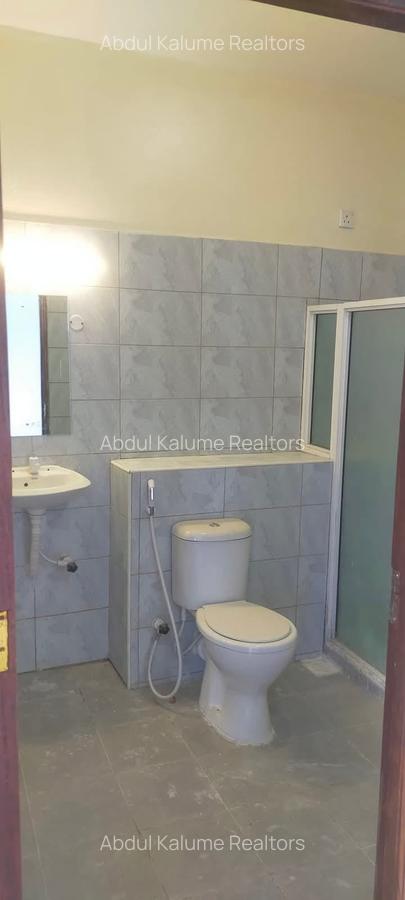 Serviced 4 Bed Apartment with En Suite at Tudor - 4