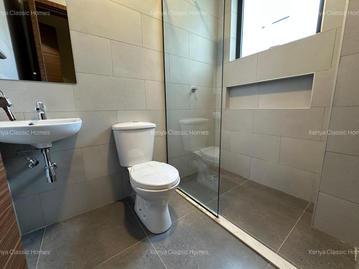 3 Bed Apartment with En Suite at Riverside - 9