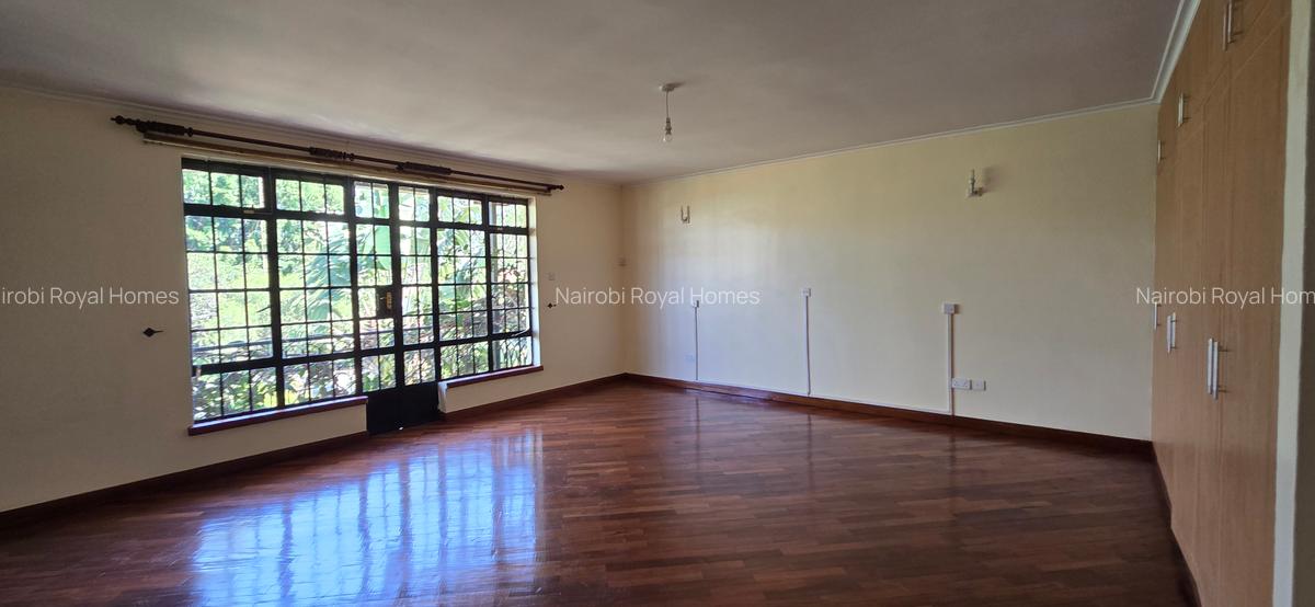 4 Bed Townhouse with En Suite at Lavington Convent Drive - 14