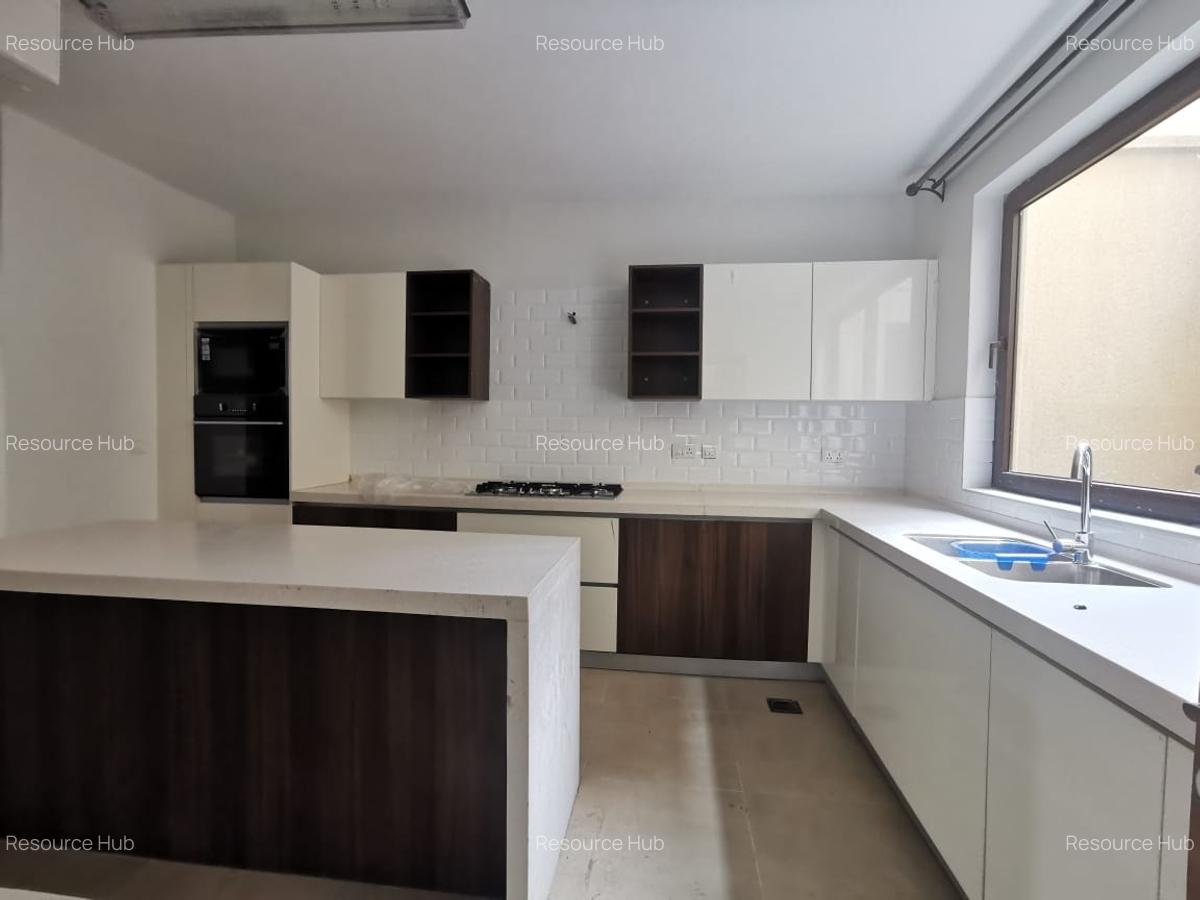 5 Bed Townhouse with En Suite at Lavington Green - 5