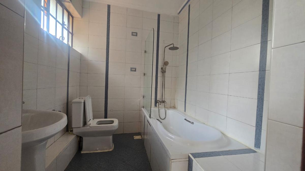 5 Bed Townhouse with En Suite in Lavington - 18