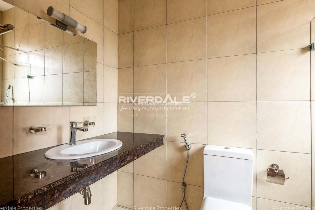 4 Bed Apartment with En Suite in Parklands - 10